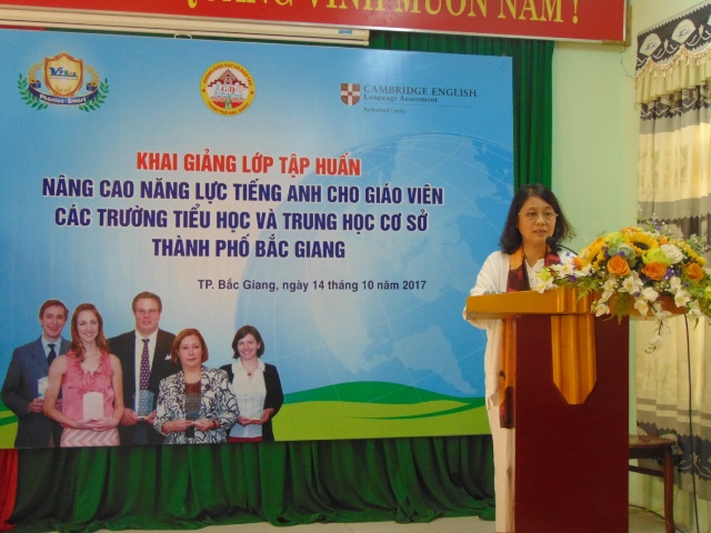 Bà Lê Thị Yên Bình - TGĐ VPBOX phát biểu tại buổi khai giảng khóa tập huấn